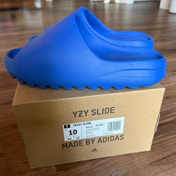 Yeezy Slides - Picture 1 of 1